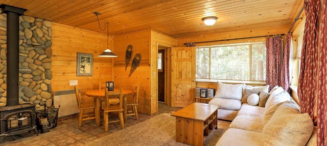 Romantic Riverfront Cottage - 1 Mile to Winthrop! in Winthrop