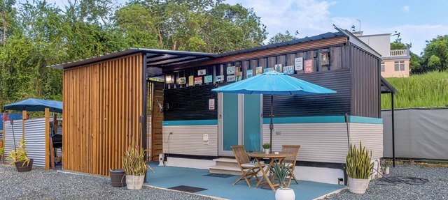 Rustic cabin container with AC in charming Manatí for relaxing days in Manatí