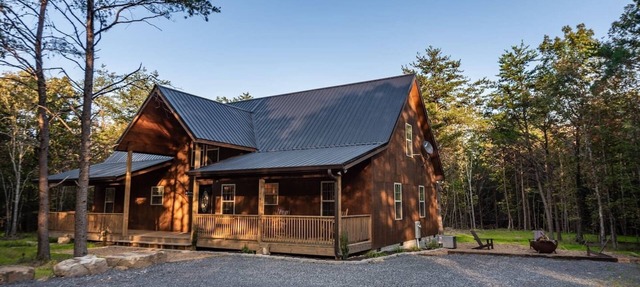 Rustic Retreat sleeps 14 in Mentone