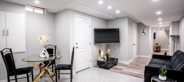 SAINT SUITES EXECUTIVE STAY 2B + 1B in Brampton
