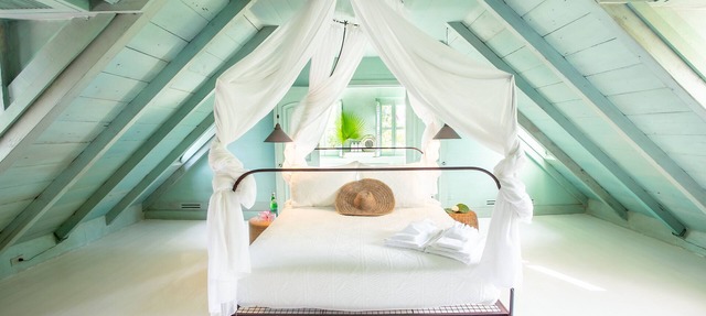 Salt Box: an Enchanting Historical Property with a Pool in Dunmore