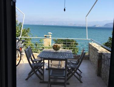 Seafront apartment ΙΙ in Kiveri, near Nafplion. in Kiveri
