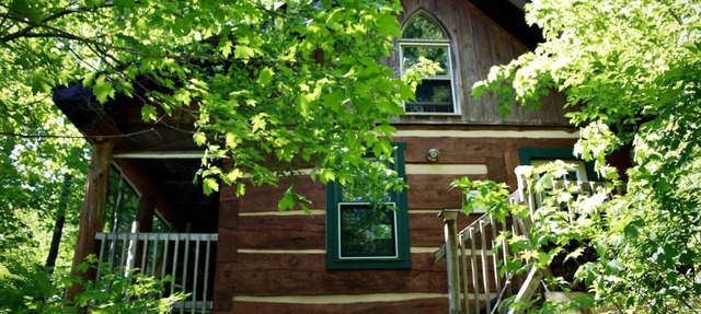 Secluded Cabin in the Forest and Near Lakes Perfect for Glamping in Ontario in Utterson