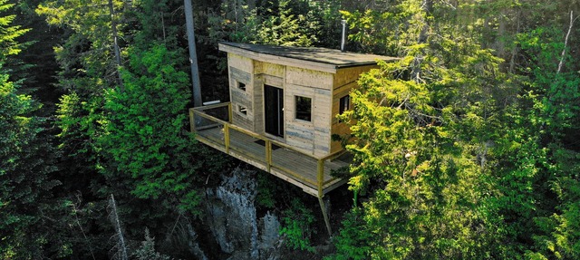 Secluded perched treehouse by the lake | Lodging #18 in Mont-Blanc