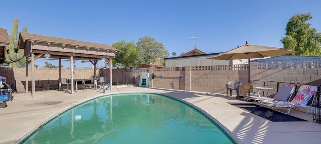 Shared Pool! Phoenix Studio Near Hospital in Phoenix