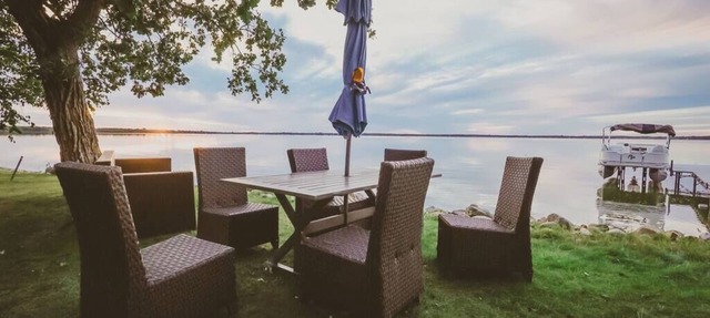 Shoreside 4b/4b walkout retreat with perfect sand in Otto Township