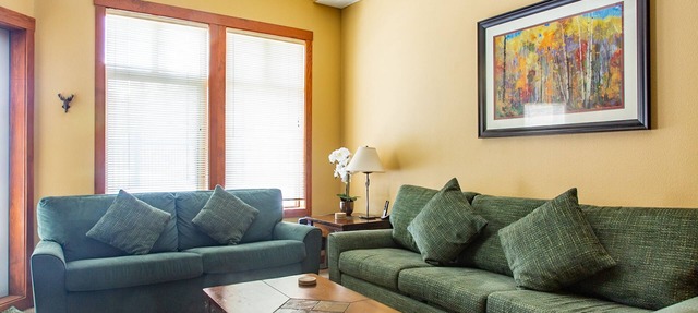 Solitude Resort ski in/out. 1 bedroom + den. Eagle Springs East #103. Sleeps 5. in Solitude
