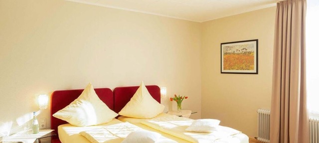South side without balcony with panoramic view, from 12 nights - Waldhotel Sonnenberg in Bollendorf