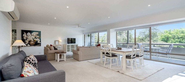 Spacious 2-Bed Apartment Near Dining & Attractions in Griffith