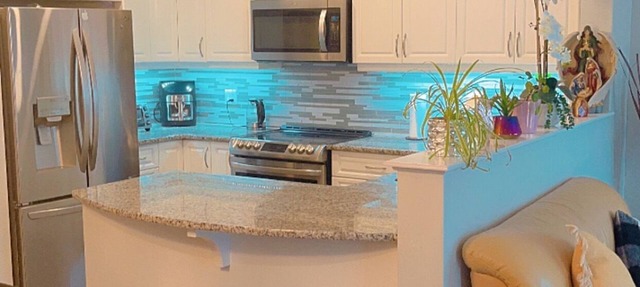 Spacious 3 bed and 2.5 bathroom townhouse near the airport amazing for relaxing. in Ottawa