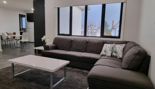 Spacious 3 Bedroom Modern Apartment - St Kilda East in Melbourne