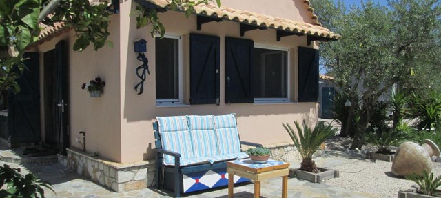 Spacious chalet on a plot of 4000m2 with fruit trees near the beach in Messinia in Messini