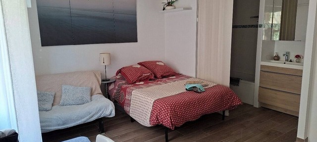 SPACIOUS, COMFORTABLE, SELF-CONTAINED STUDIO APARTMENT WITH BATHROOM AND TOILET, NICE PRIVATE TERRACE in Nice