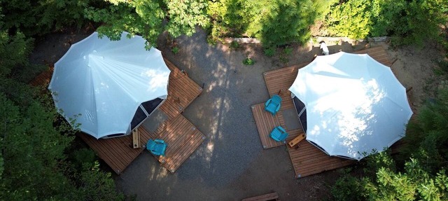 Spacious Dual Bell Tent Glamping Retreat with Forest Deck near Carson, Washington in Carson