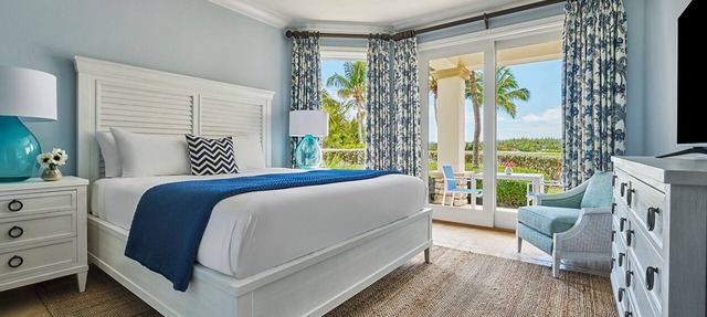 Spacious Ocean View 2BR w/Kitchen | Outdoor Pool w/Breathtaking View in George Town