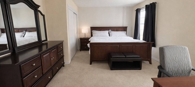 Spacious Private King Bedroom w/TV, Fridge, Desk—Brampton Shared Home, 2.5 Baths in Brampton