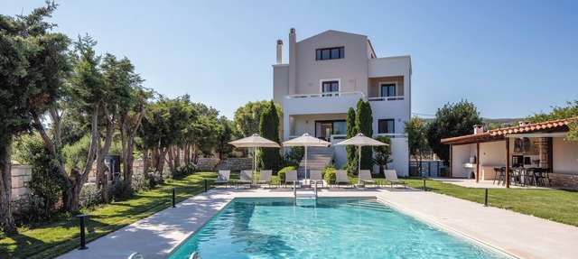 Spacious villa, fully restored, with heated pool in Rethymno
