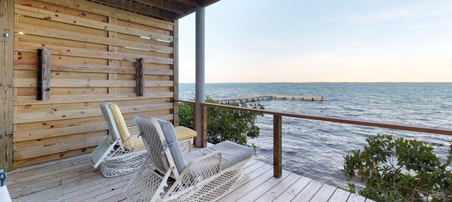 Spectacular Ocean Views Cabana w/Private Oceanfront Balcony & Walk-In Shower in Dangriga