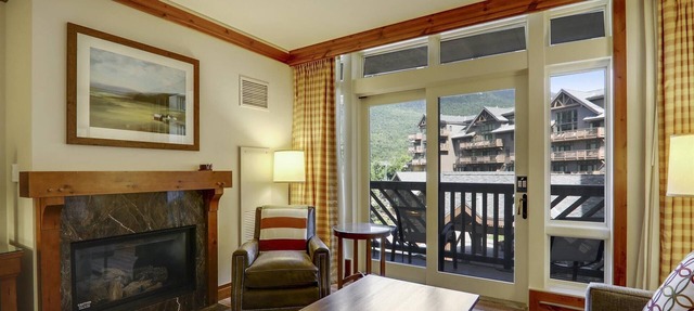 Stowebound: Spruce Peak studio w/fireplace, a/c and resort amenities! in Stowe