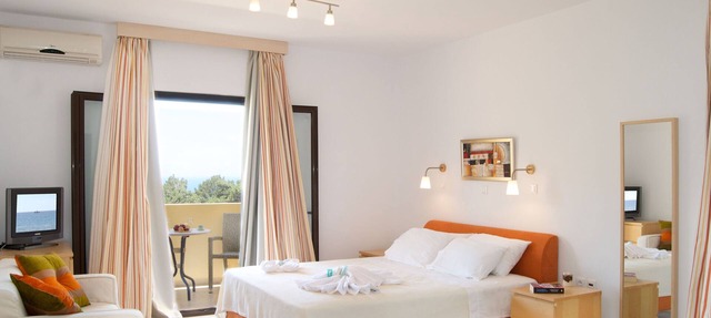 Studio Apartment 'Miraluna 1' with Private Terrace, Wi-Fi and Air Conditioning in Karpathos