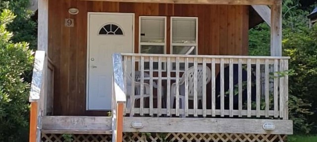 Studio B - Cozy Cottage Walking Distance to Two Beaches in Ucluelet