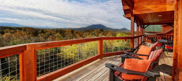 Stunning Mnt. Views, 4 Luxury King Br/6 Bath, Hot tub, Theater/Game rooms in Sevierville