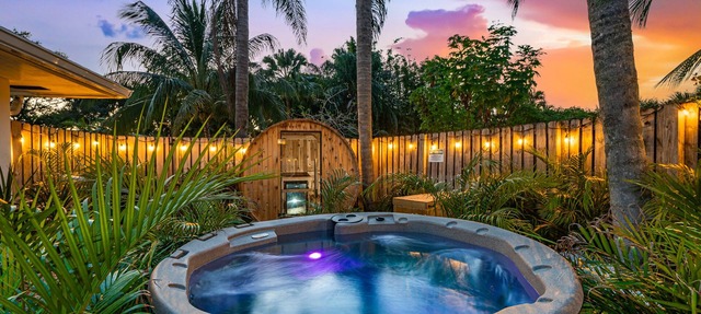 Stunning Retreat - Hot Tub - Sauna - Heated Pool - Games Room- Cold Plunge in Palm Beach Gardens