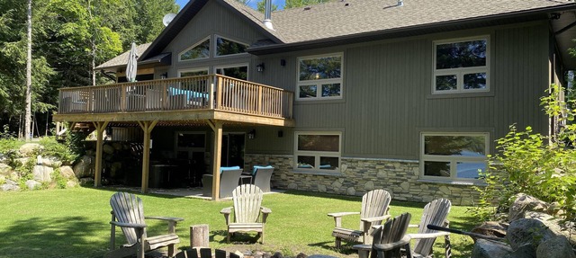 Stunning, Year Round Lakefront Cottage with Hot Tub in Haliburton