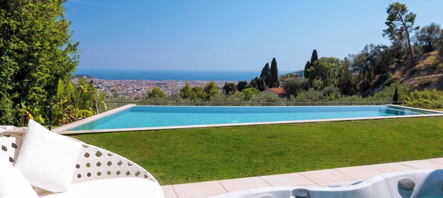 Sumptuous architect-designed villa on the Côteaux de Nice in Nice
