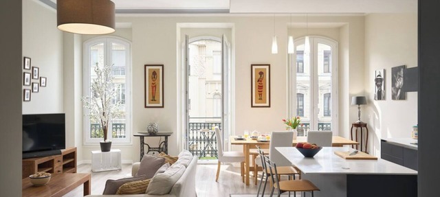 Sunlight Properties GISELE: Hyper centre, 1 bedroom with bright modern living in Nice
