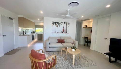 Sunny Coolum Beach Retreat in Coolum Beach