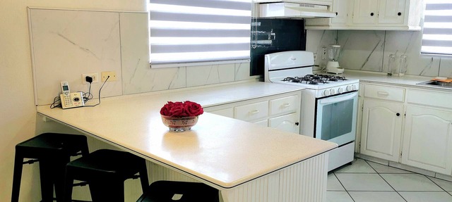 SUNSEEKERS - Spacious, newly renovated family home, close to airport & beach in Christ Church