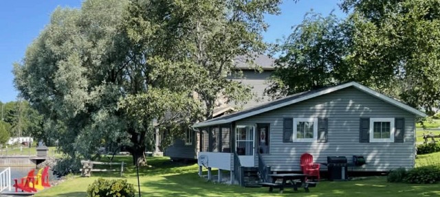 Sunset Lakeside Escape on Beautiful Wilson Lake in Port Loring in Port Loring