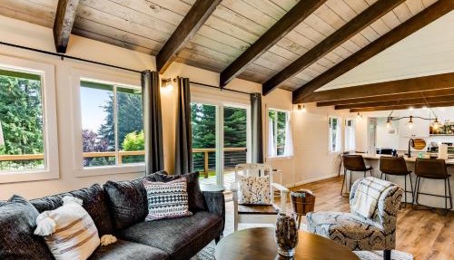 Tall Cedars Cabin By The Water in Eastsound