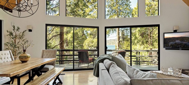 The Arrowhead Pearl an A-Frame+Lake View+Walk to Lake, Village, and Trail cabin in Lake Arrowhead