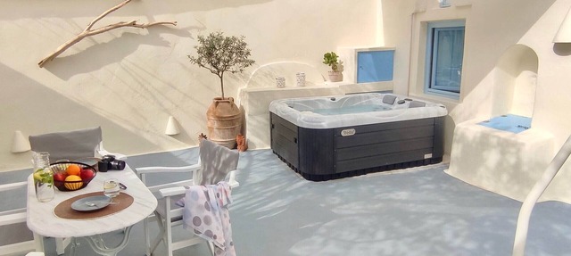 The Cave Complex | A Terre Cave Villas in Oia
