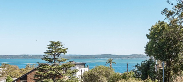 The Commodore, 23,9-11 Donald Street - Delightful unit with gorgeous water views, air con and wi-fi in Nelson Bay