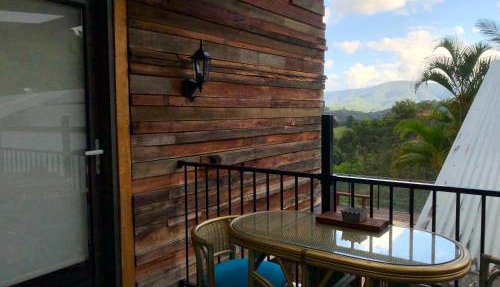 THE GOLDEN RETREAT POOL HOUSE in Uki