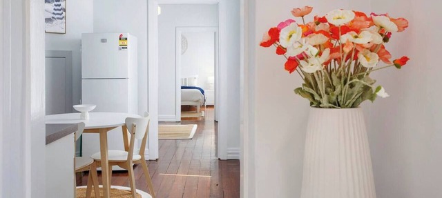 This cozy VILLA is just a short walk to South Beach and the vibrant South Fremantle hub, in South Fremantle