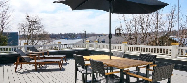 This recently remodeled two bedroom condo offers the best of everything! Downtown Saugatuck in Saugatuck