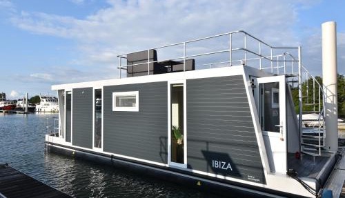Tiny floating house Ibiza in Maastricht
