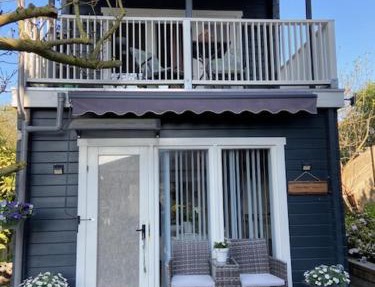 Tinyhouse Woody at the Water in Zaandam