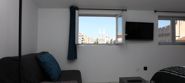 To complete in Marseille
