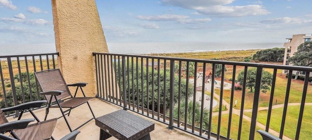 Top Floor Condo. Beautiful Ocean Views. Great Mid-Island Location in Hilton Head Island