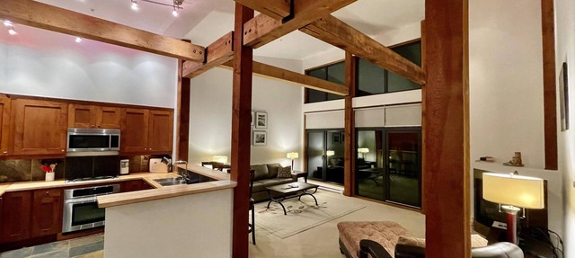 Top-floor villa with Pacific Ocean views. BBV in Ucluelet