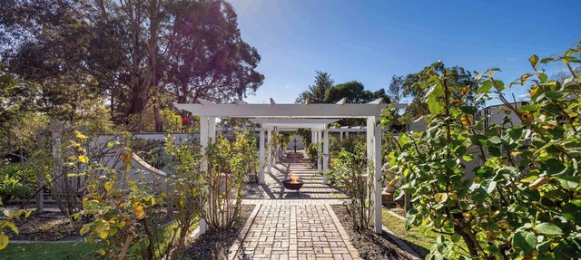Tusmore - Direct Beach Access, Pool, Spa, Gardens in Merricks Beach