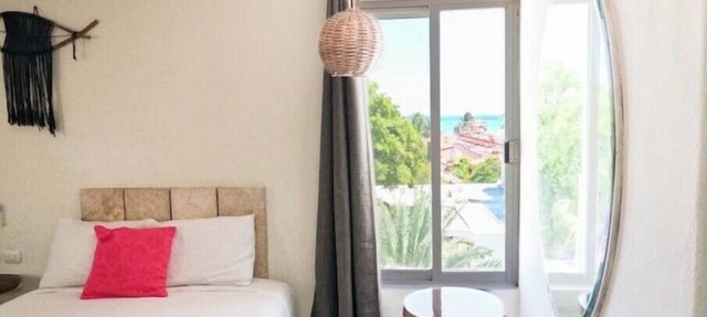 Twin Room on 5th, one block to the beach in Playa del Carmen