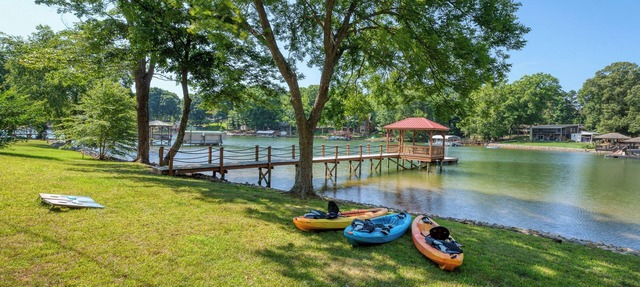 Updated Lakefront Cottage on a Deep-Water Cove! in Lake Norman of Catawba
