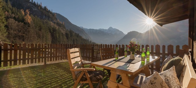 Vacation apartment with mountain view, private sauna, 25 sqm terrace, pets welcome in Ramsau im Zillertal
