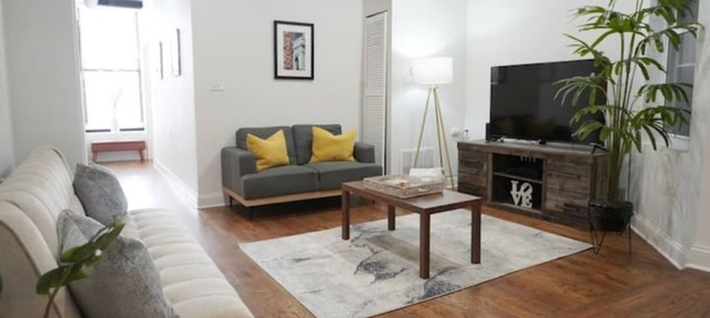 Vibrant 3BR Pilsen Stay Free Parking Near Downtown in Chicago